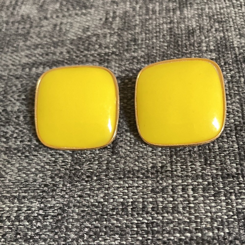 Vintage Trafari Clip Earrings - Picture 2 of 6